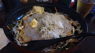 行列の人気店です