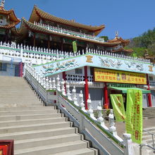 石段を登り切ると台東忠烈祠