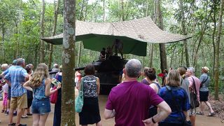 本物の地下トンネルに入って見学できます