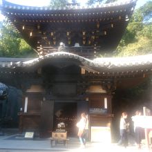 霊火堂正面です