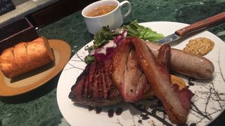 ミートローフとソーセージベーコンのソテーランチ！