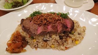 出発前に洋食レストランで夜ご飯。