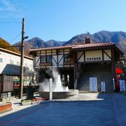 トロッコ電車の駅のすぐ近く