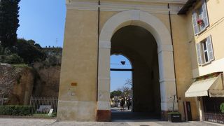 ガブール通りに繋がる・・・