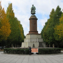 「大村益次郎銅像」、”日本陸軍の父”と形容されています