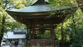 山門くぐり右手へ