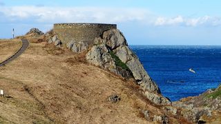 太平洋戦争の頃軍事施設だった城壁のような展望台からの眺望は最高です
