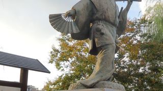 歌舞伎の始祖阿国の像