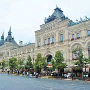 赤の広場にある伝統ある国営百貨店です。