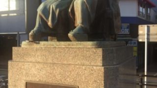 三人の舞妓の像です。