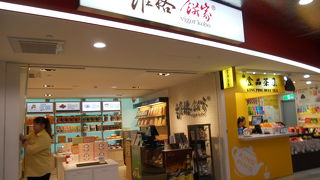 珍しいパイナップルケーキもたくさん♪