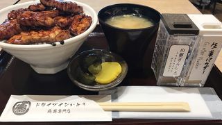 千歳空港ゲートラウンジ店「豚丼名人」