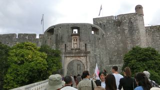 メインの入り口に行く時に渡った橋