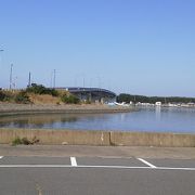 日本海のすぐ傍に位置している湖です。