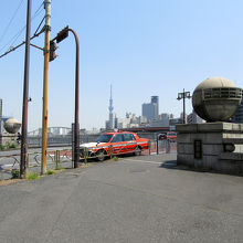 この欄干は何を意味しているのかな？