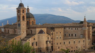 ラファエロを生んだ世界遺産の町