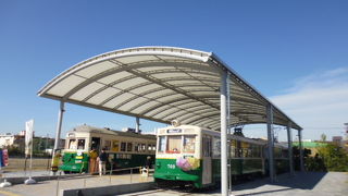 公園内の市電のカフェ