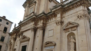 ここは中に入って聖母被昇天を見てください