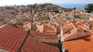 一番奥の大きな建物