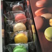 駅構内にある洋菓子店