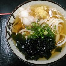 美味しいと書いてあった冷しワカメうどん(280円)