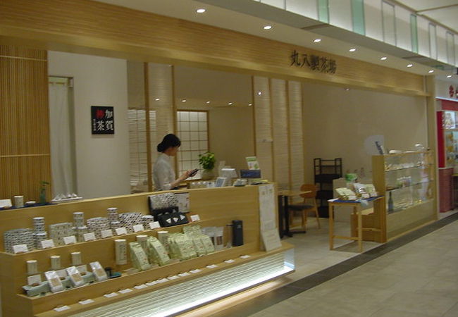 清潔感あふれるお茶の店