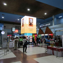 ホテルのシャトルはないようです