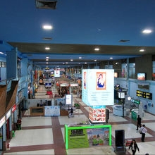 到着フロア、ほぼ全景です