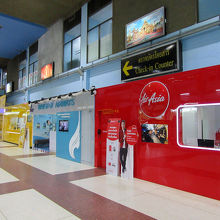 チケットブース、派手派手です