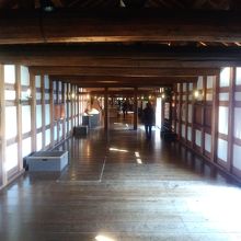 多門櫓と一番奥が太鼓櫓の内部です