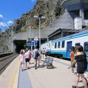 断崖の上の駅