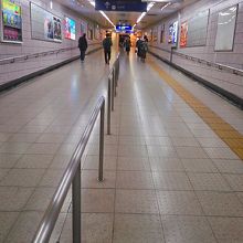 千代田線への通路