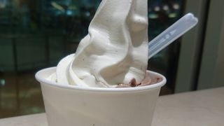 ちょっと奥まってる、食券購入