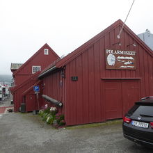 陸側から見た博物館
