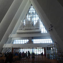 パイプオルガンも新しい