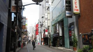 飲食店が並びます