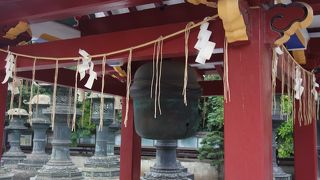 大きな鈴が下がっている水屋