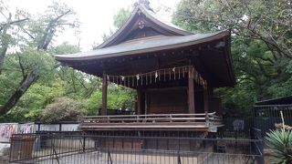 静かに存在する神楽殿