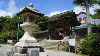 入り口の神門も桃山時代の築で重要文化財