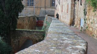 オルチャ渓谷の田園風景