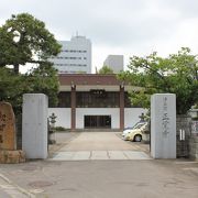 寺町の中で最古のお寺です