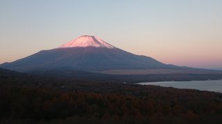 薄紅色に染まった朝富士