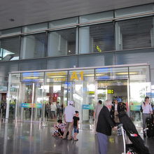 到着フロアー　出入り口