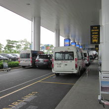 到着フロアー　ミニバン乗り場