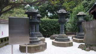 社殿や唐門の近くに有ります