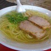 澄んだスープの塩ラーメンは最高！