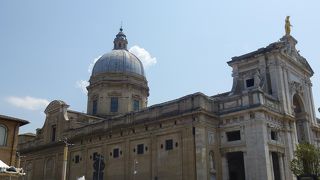 聖フランチェスコのはじまり、そして臨終の地