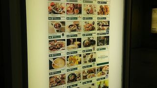 レストランはいつも混雑