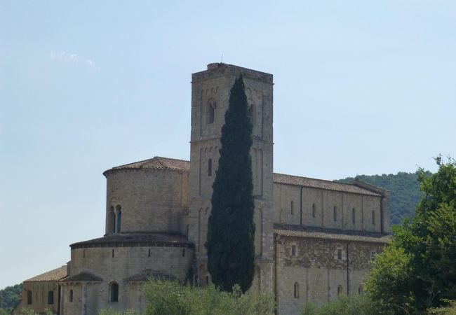 それはそれは美しいロマネスクの修道院聖堂です