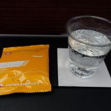 あられミックスとスプライト。